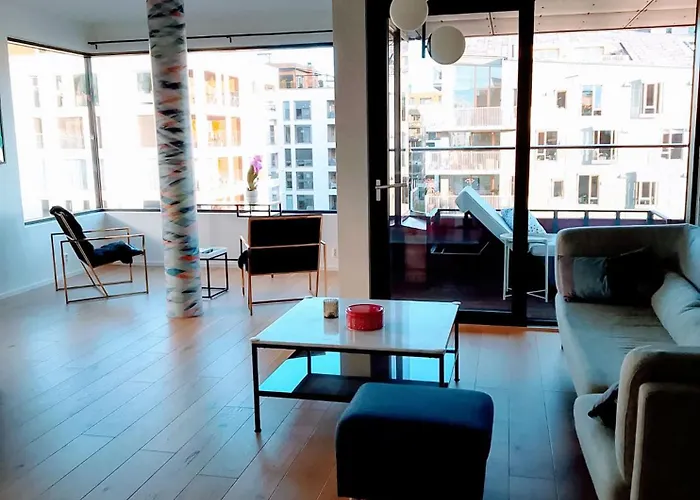 Seaview 2 Single Beds Luxury Station- *